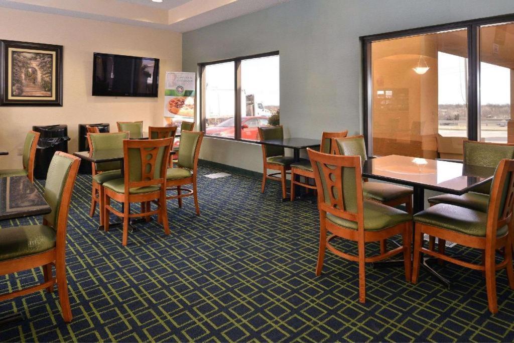 Quality Inn & Suites Jefferson Stadt Exterior foto